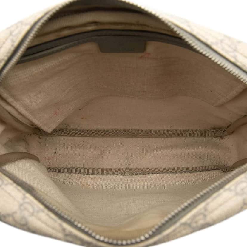 Gucci GG Supreme Crossbody Brown Canvas Good condition - Model View