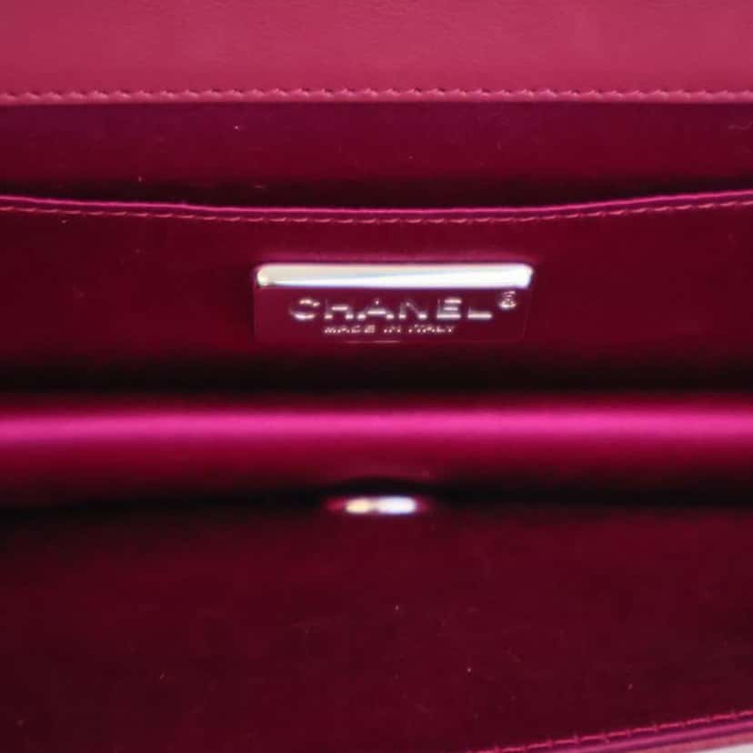 Chanel Quilted Lambskin 19 Clutch on Chain Pink Leather Good condition - Model View