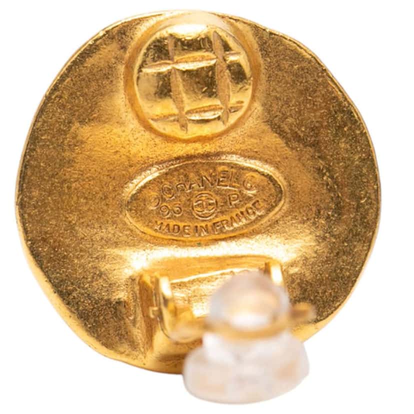 Chanel CC Gold Plated Round Clip on Earrings Gold Metal Good condition - Inside View