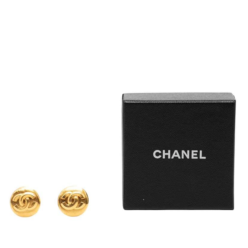 Chanel CC Gold Plated Round Clip on Earrings Gold Metal Good condition - Model View