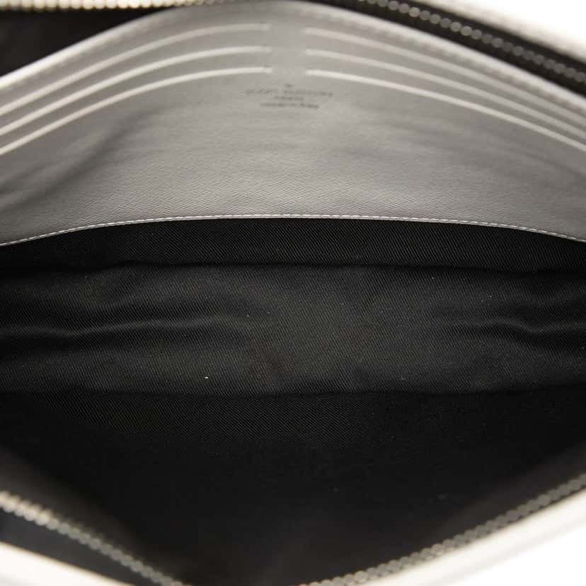 Louis Vuitton Monogram Taigarama Pochette Voyage MM Grey Good condition - Model View