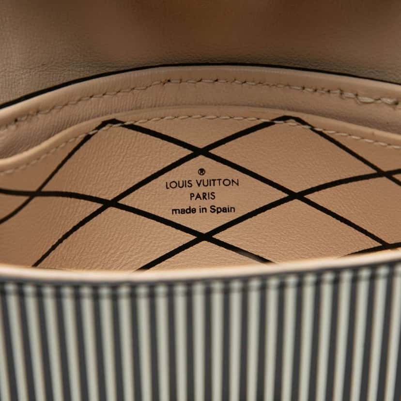 Louis Vuitton Leather Petite Malle Bag Charm Black Leather Good condition - Box View