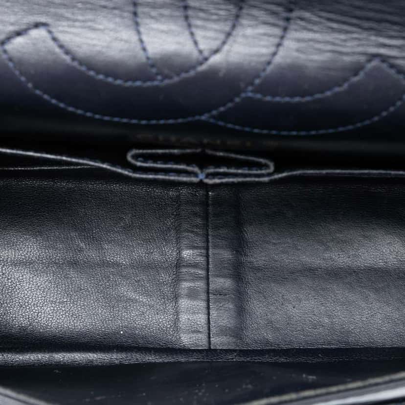 Chanel Reissue 2.55 Quilted Aged Calfskin Double Flap 226 Blue Leather Very good condition - Model View