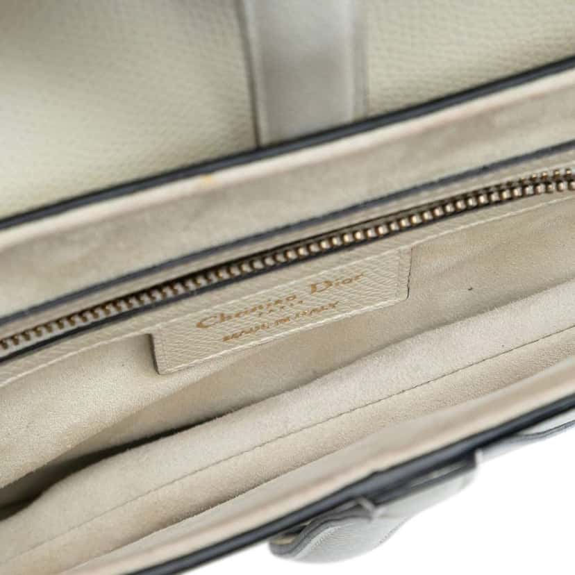 Dior Grained Calfskin Saddle Bag White Leather Very good condition - Model View