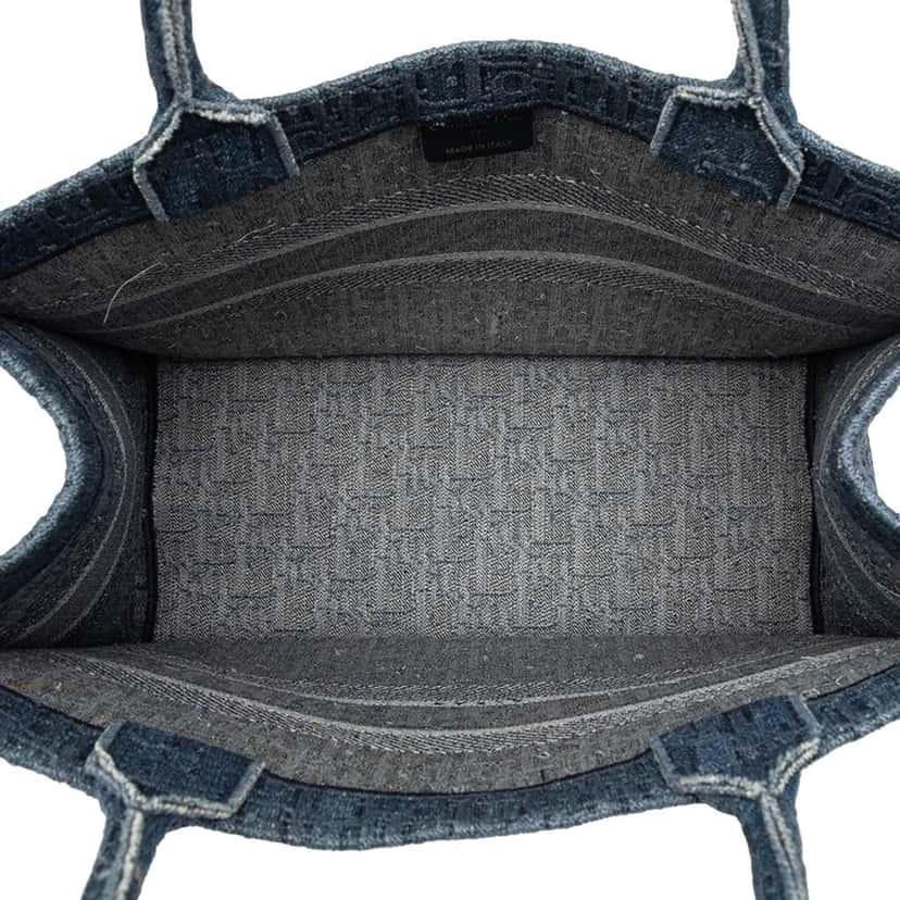 Dior Medium Oblique Denim Book Tote Blue Denim Very good condition - Model View