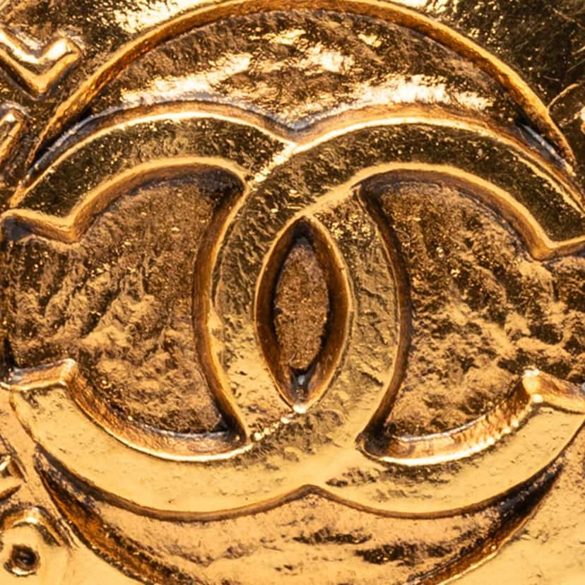 Chanel Gold Plated CC Round Clip On Earrings Gold Metal Very good condition - Box View