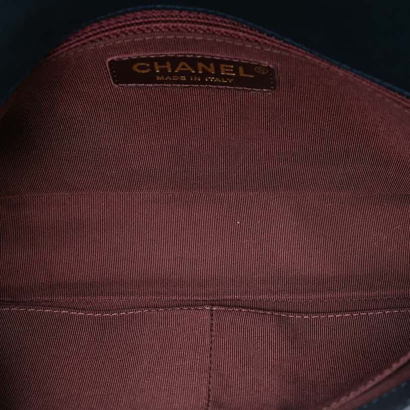 Chanel Medium Quilted Iridescent Calfskin Happy Stitch Flap Blue Leather Good condition - Model View