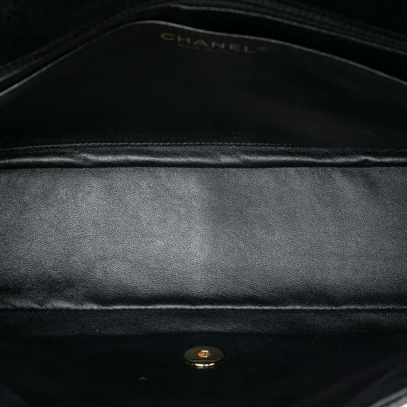 Chanel Jumbo Classic Caviar Single Flap Black Leather Good condition - Model View
