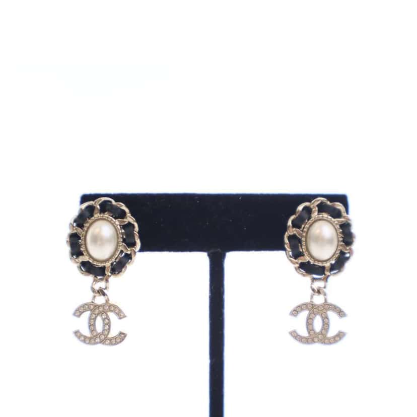 Chanel CC Gold Plated Leather and Faux Pearl Drop Push Back Earrings Gold Metal Good condition - Inside View