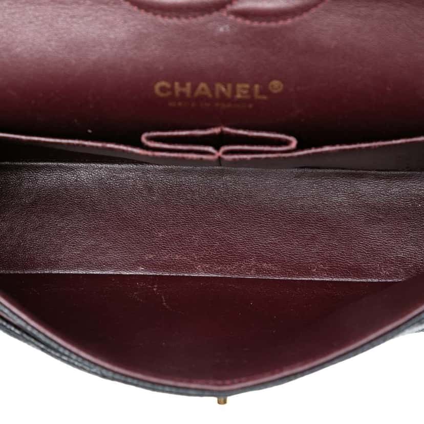 Chanel Medium Classic Caviar Double Flap Black Leather Good condition - Model View