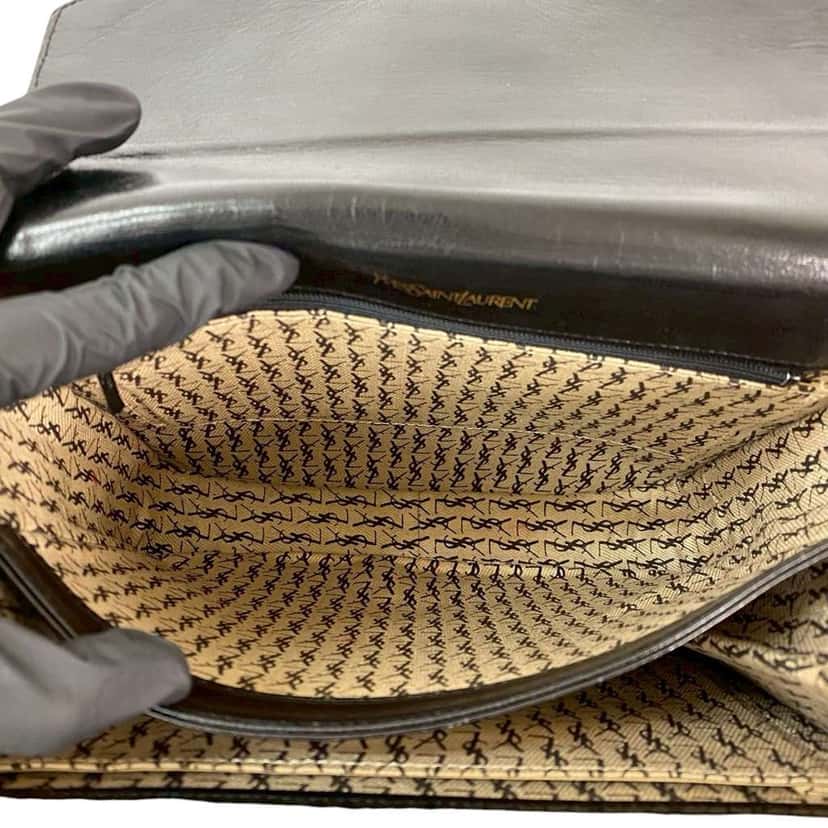 Saint Laurent Lizard Embossed Leather Monogram Crossbody Black Leather Good condition - Model View