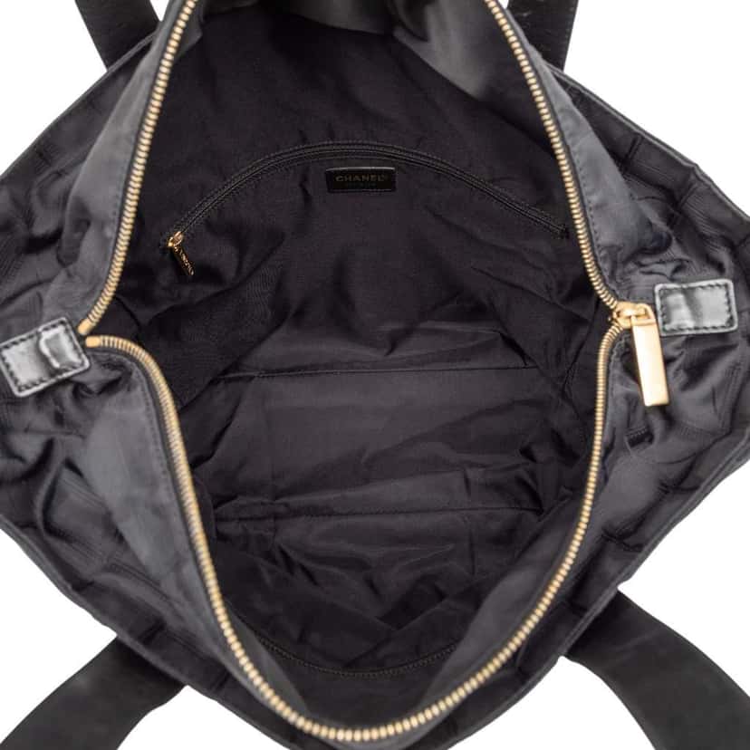 Chanel New Travel Line Nylon Tote Black Good condition - Model View
