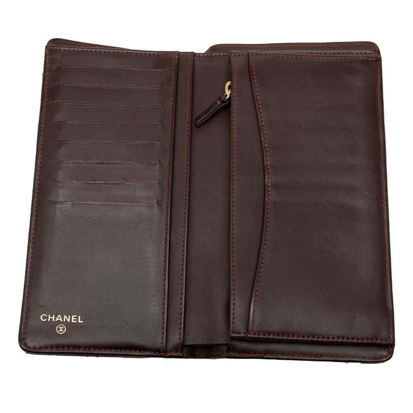 Chanel CC Quilted Caviar Yen Wallet Black Leather Good condition - Model View