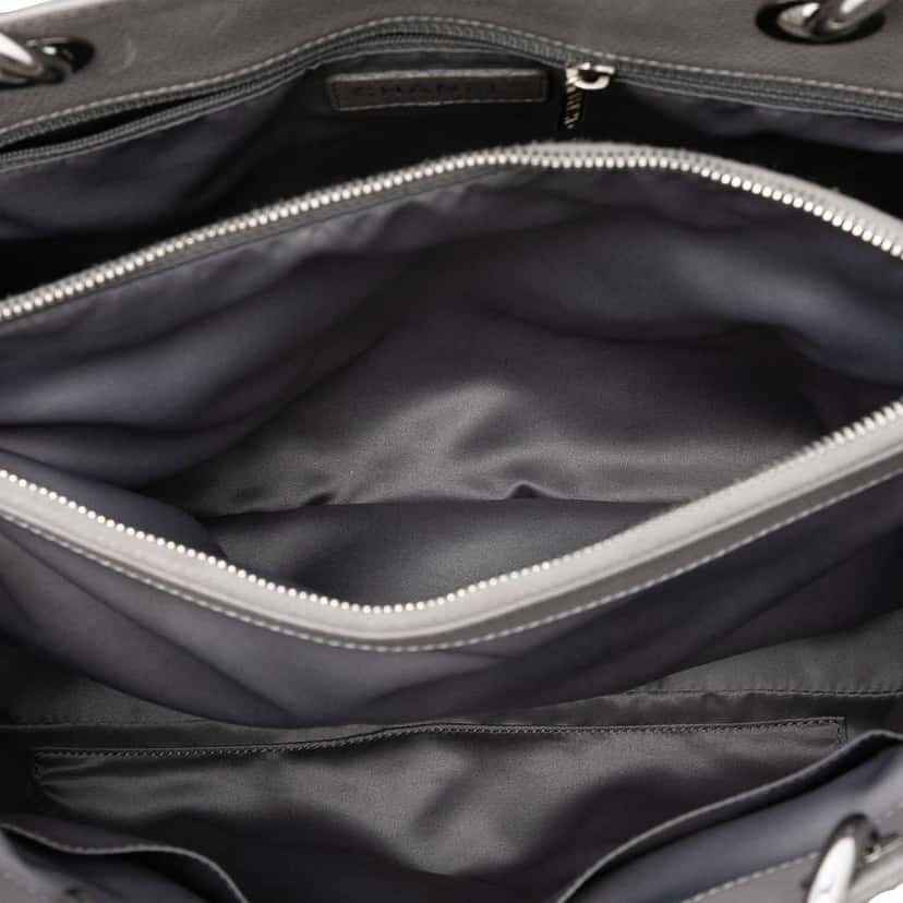 Chanel Caviar Grand Shopping Tote Grey Leather Good condition - Model View