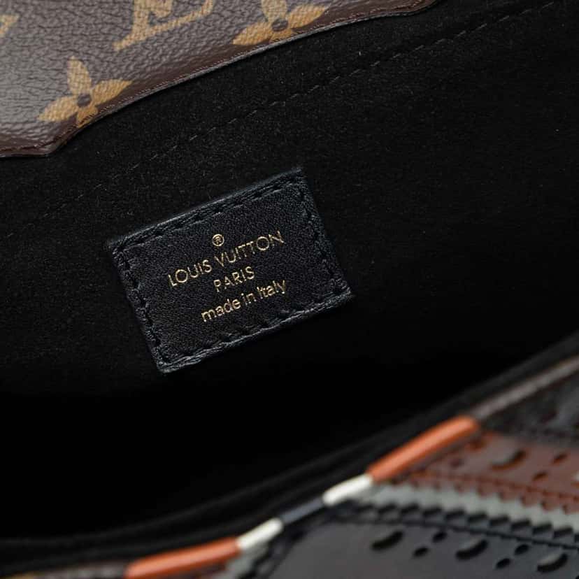 Louis Vuitton Monogram Brogue Pochette Metis Brown Good condition - Model View