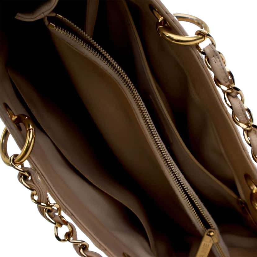 Chanel Caviar Grand Shopping Tote Brown Leather Good condition - Model View