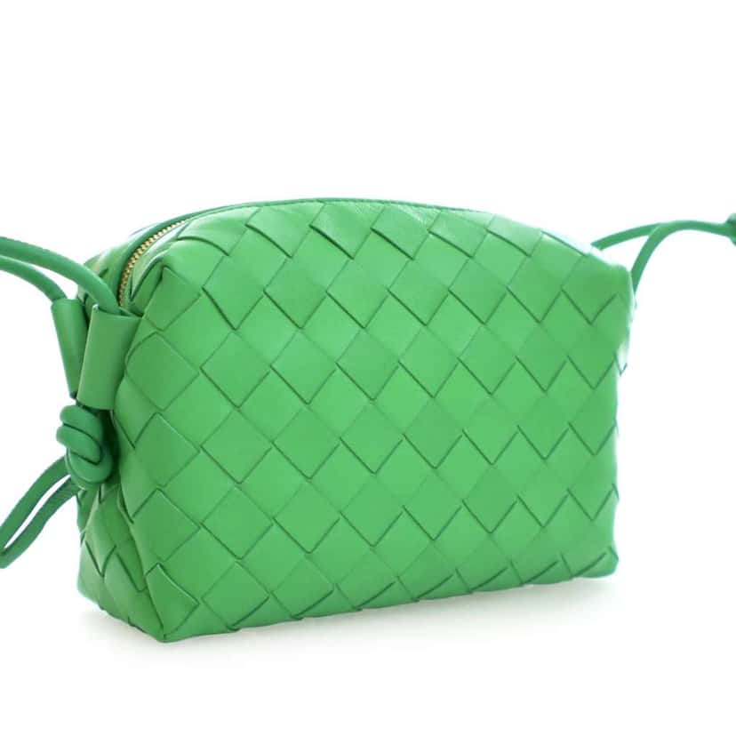 Bottega Veneta Mini Lambskin Intrecciato Loop Camera Bag Green Leather Good condition - Model View