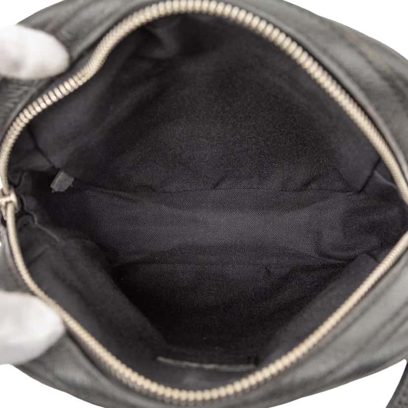Louis Vuitton Taiga Dimitri Black Leather Good condition - Model View