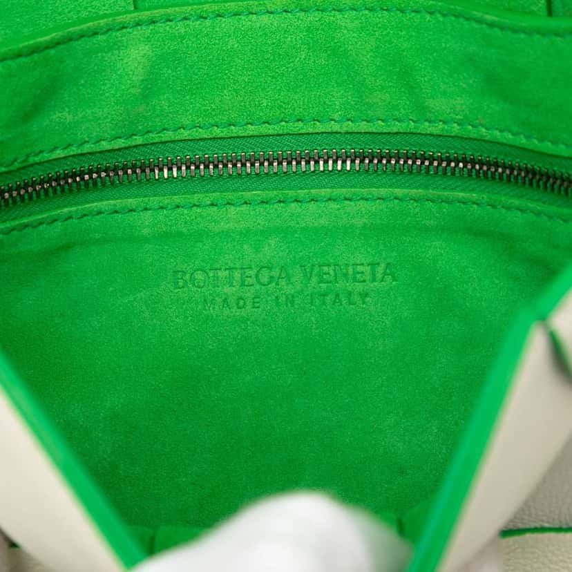 Bottega Veneta Nappa Intrecciato Cassette Crossbody White Leather Good condition - Box View