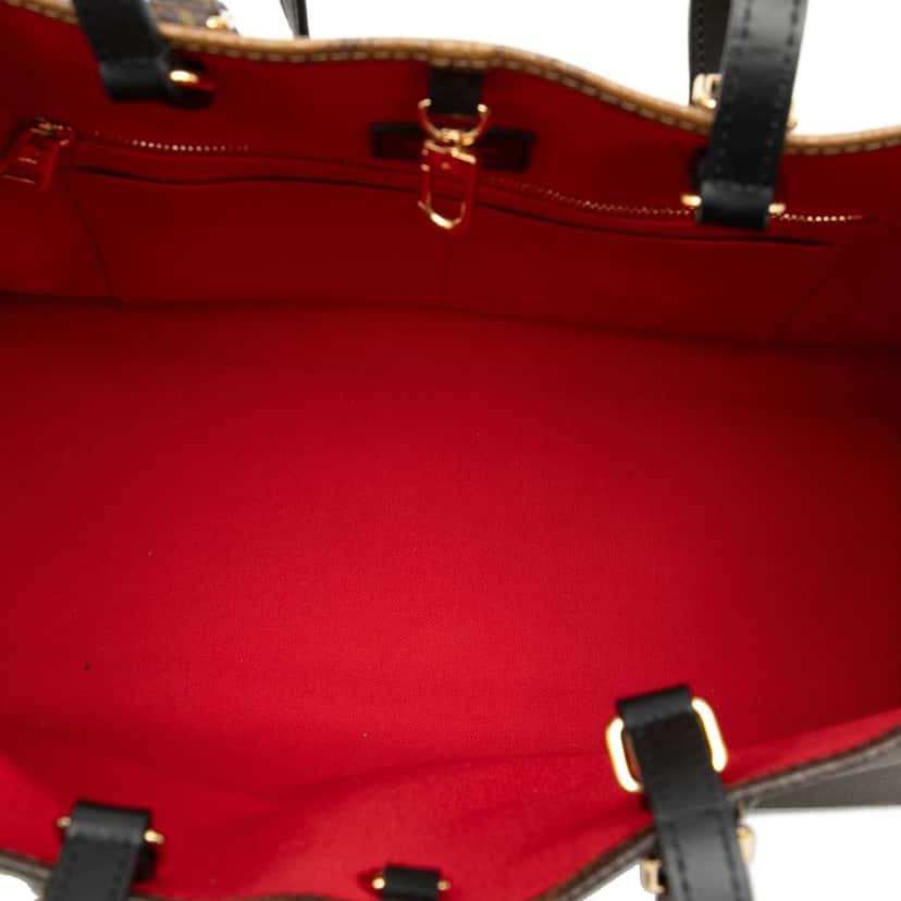 Louis Vuitton Monogram Giant OnTheGo MM Brown Very good condition - Model View