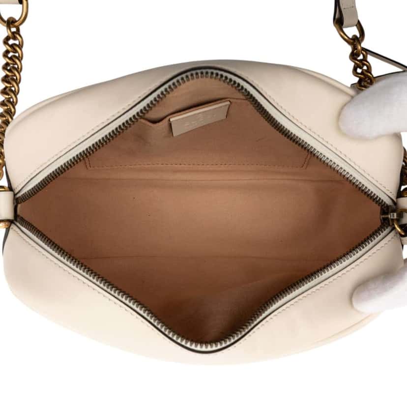 Gucci Small GG Marmont Matelasse Leather Crossbody White Leather Good condition - Model View