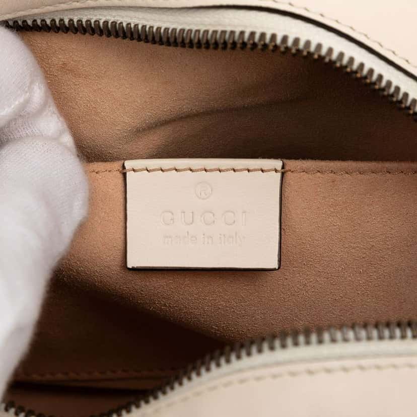 Gucci Small GG Marmont Matelasse Leather Crossbody White Leather Good condition - Box View
