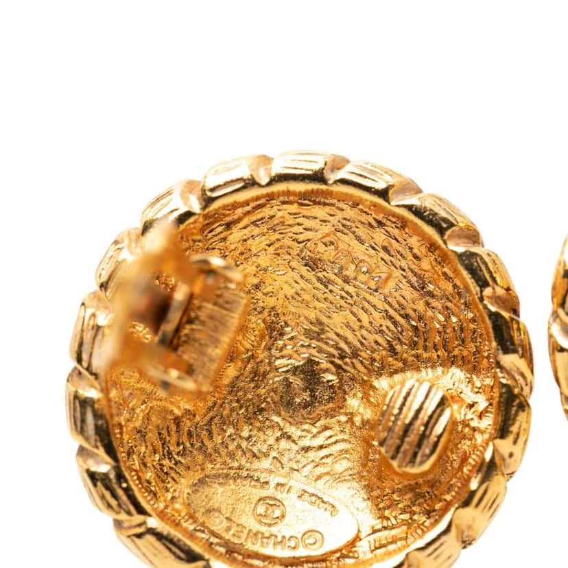 Chanel CC Gold Plated Round Clip On Earrings Gold Metal Good condition - Model View