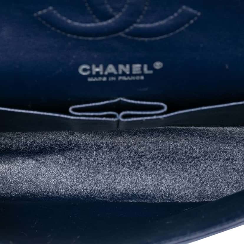 Chanel Medium Classic Caviar Double Flap Blue Leather Good condition - Model View