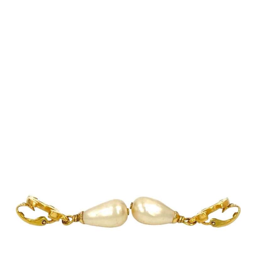 Chanel CC Gold Plated Faux Pearl Drop Clip On Earrings Gold Metal Good condition - Model View