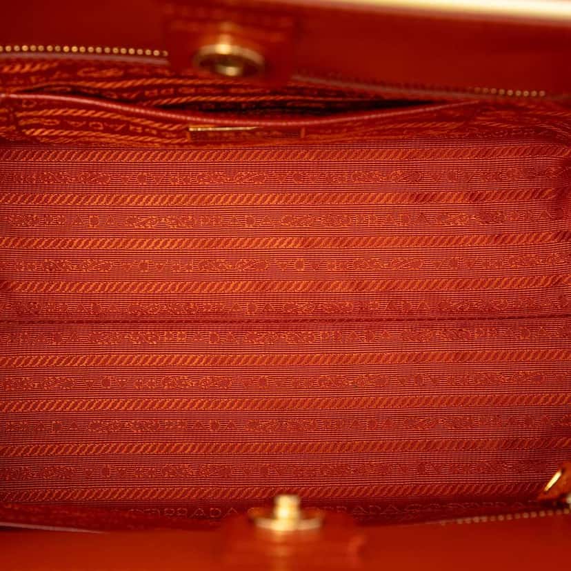Prada Saffiano Vernice Open Convertible Tote Orange Leather Good condition - Model View