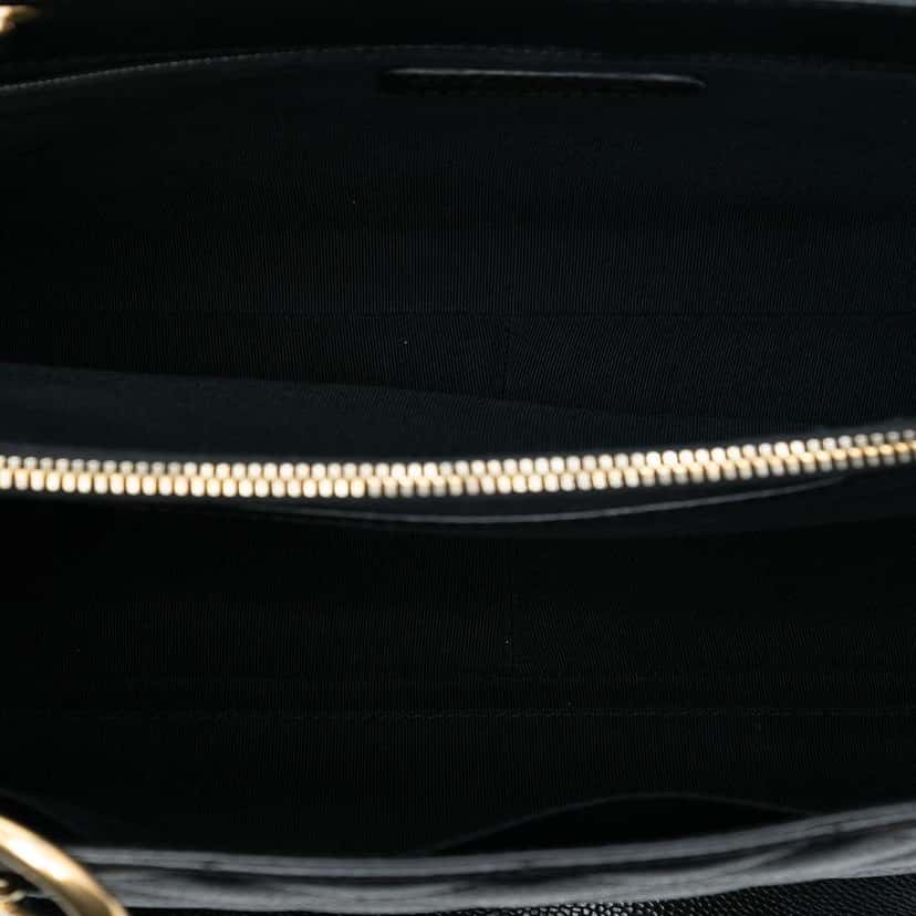 Chanel Caviar Grand Shopping Tote Black Leather Good condition - Model View