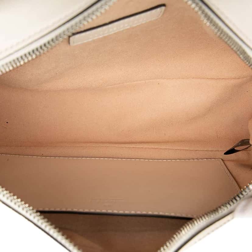 Gucci Small GG Marmont Matelasse Leather Aria Crossbody White Leather Very good condition - Model View