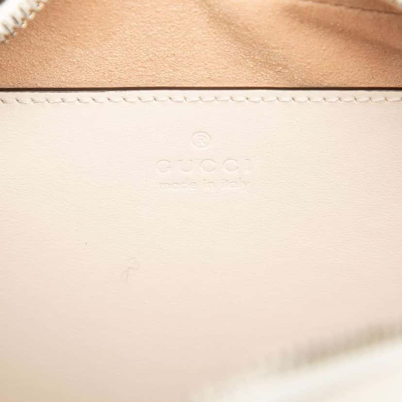 Gucci Small GG Marmont Matelasse Leather Aria Crossbody White Leather Very good condition - Box View