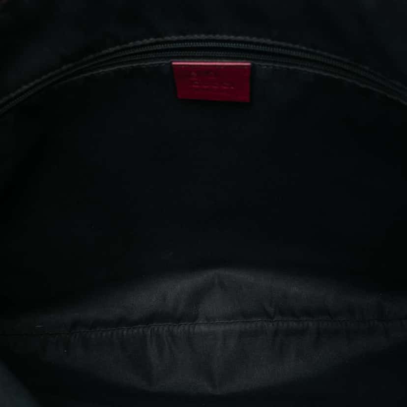 Gucci Embossed Leather Horsebit Crossbody Red Leather Very good condition - Model View
