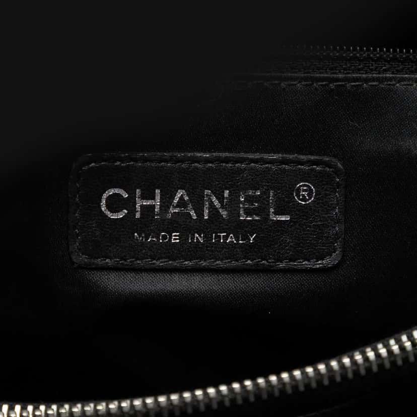 Chanel Caviar Grand Shopping Tote Black Leather Very good condition - Box View