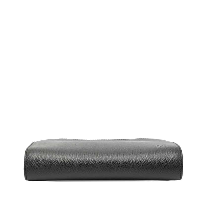 Louis Vuitton Taiga Pochette Baikal Black Leather Good condition - Inside View