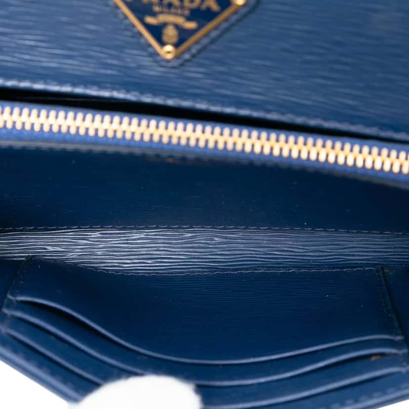 Prada Vitello Move and Tessuto Wallet On Chain Blue Very good condition - Model View