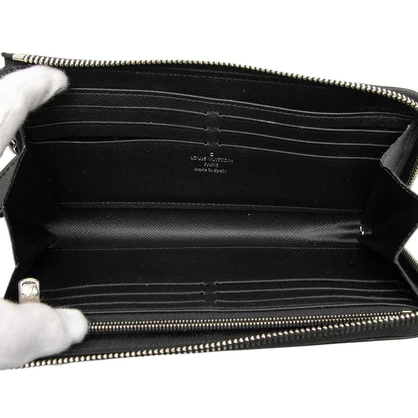 Louis Vuitton Taiga Zippy Dragonne Wallet Black Leather Good condition - Model View
