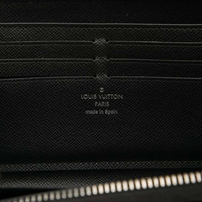 Louis Vuitton Taiga Zippy Dragonne Wallet Black Leather Good condition - Box View