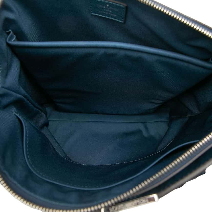 Louis Vuitton Taiga Anton Tote Blue Leather Very good condition - Model View