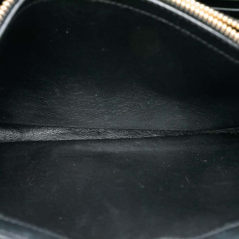 Saint Laurent Medium Patent Vicky Crossbody Black Leather Very good condition - Model View