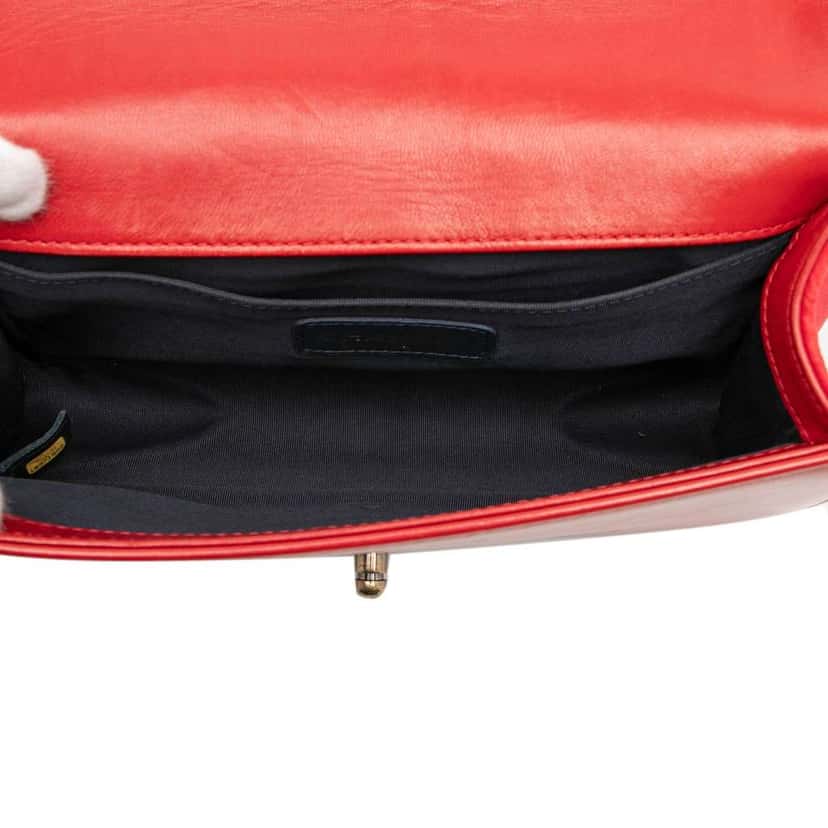 Chanel Old Medium Quilted Tweed and Velvet Boy Flap Red Velvet Very good condition - Model View