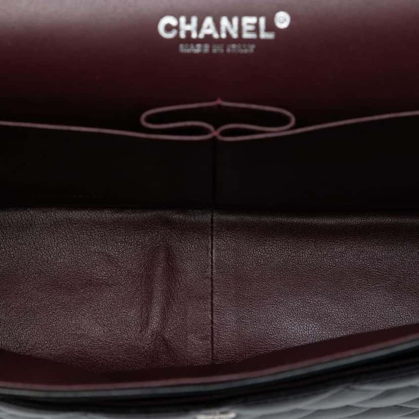 Chanel Jumbo Classic Lambskin Double Flap Black Leather Very good condition - Model View