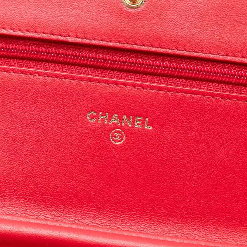 Chanel Caviar CC Filigree Wallet On Chain Red Leather Good condition - Box View