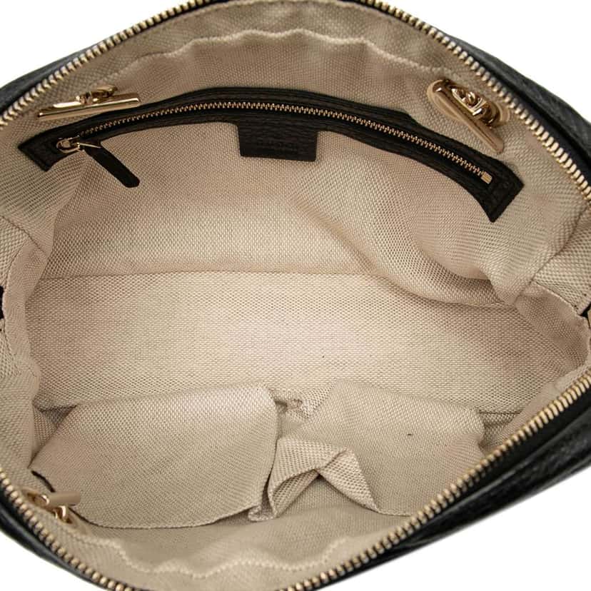 Gucci Pebbled Leather Soho Chain Zip Shoulder Bag Black Leather Good condition - Model View