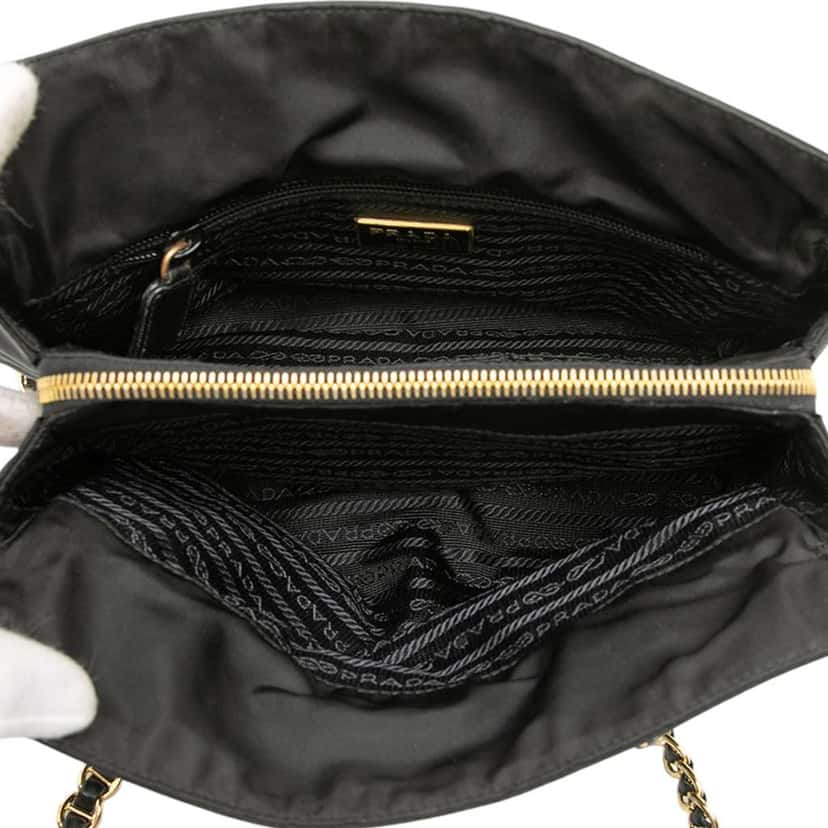 Prada Tessuto Catena Chain Tote Black Good condition - Model View