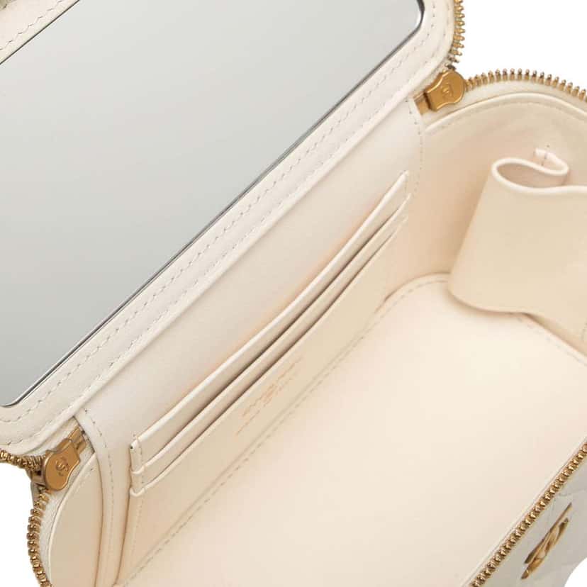Chanel Small Quilted Lambskin Vanity Case with Chain White Leather Good condition - Model View