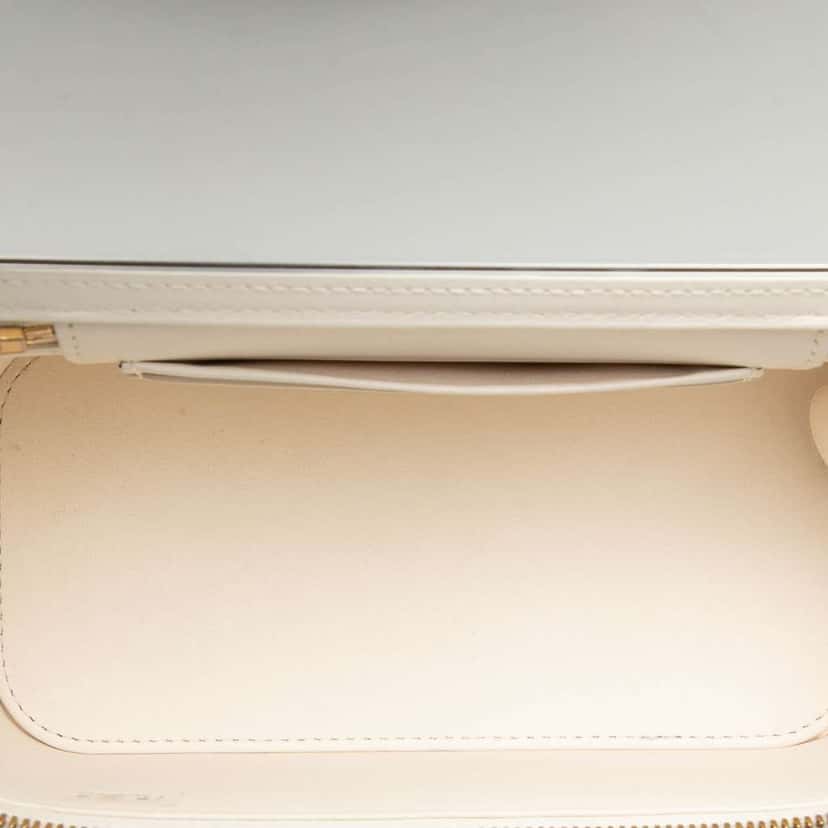 Chanel Small Quilted Lambskin Vanity Case with Chain White Leather Good condition - Box View
