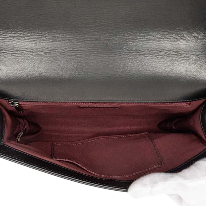 Chanel Medium Calfskin Double Stitch Boy Flap Black Leather Good condition - Model View