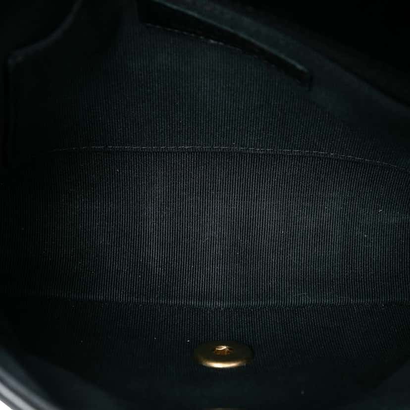 Chanel Mini Quilted Lambskin Crush on Chains Flap Black Leather Good condition - Model View